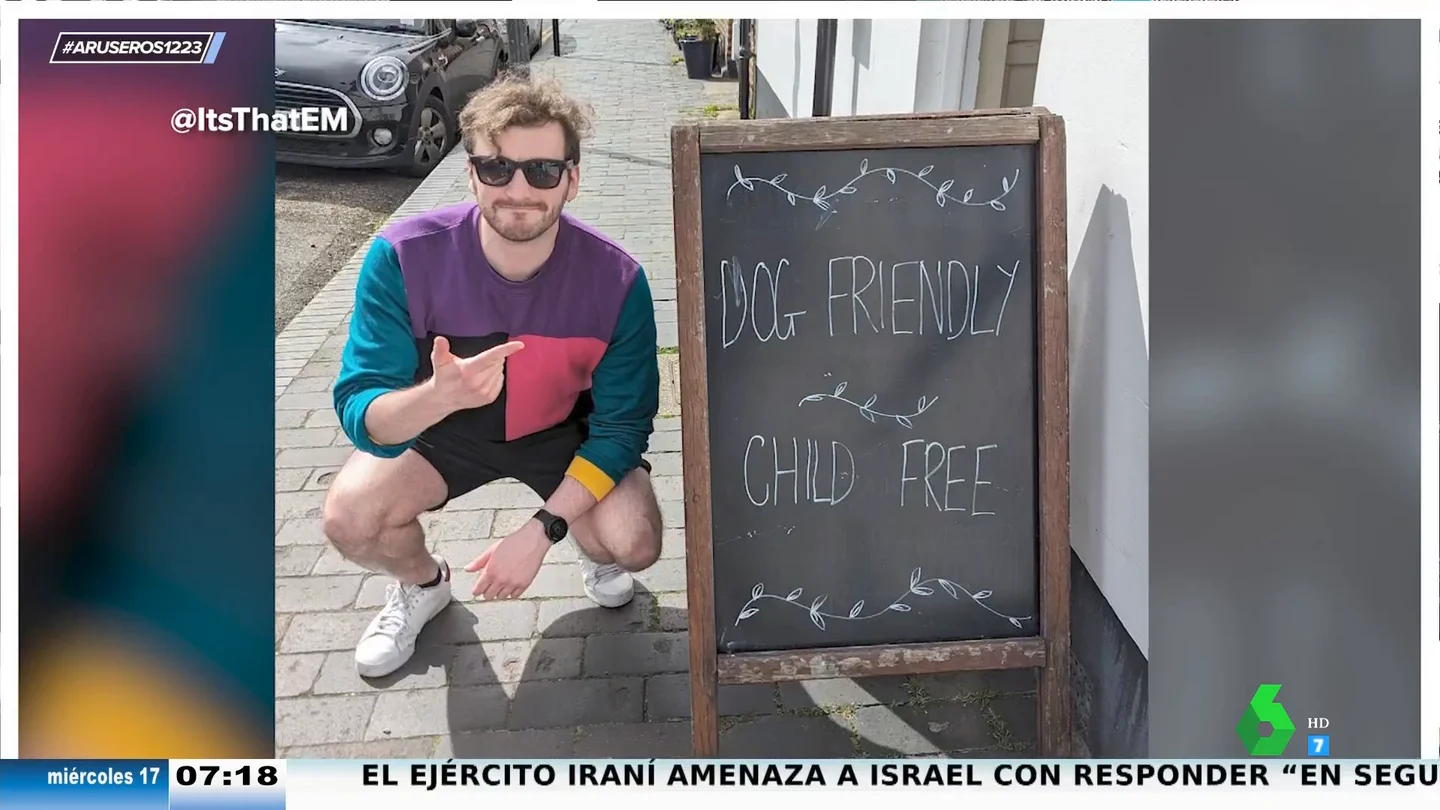 "Perros sí, niños no": el cartel viral de una cafetería que abre debate en el plató de Aruser@s "Perros sí, niños no": el cartel viral de una cafetería que abre debate en el plató de Aruser@s