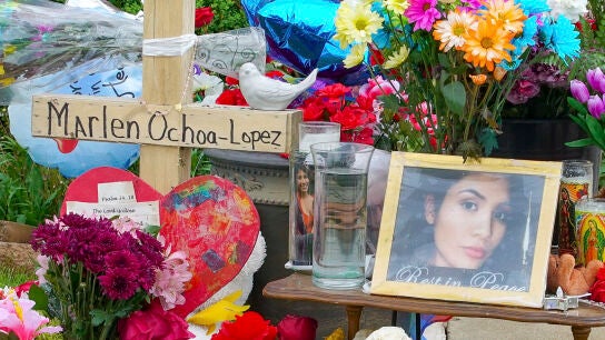 Monumento en memoria a Marlen Ochoa-L&oacute;pez, la joven embaraza asesinada en Estados Unidos.