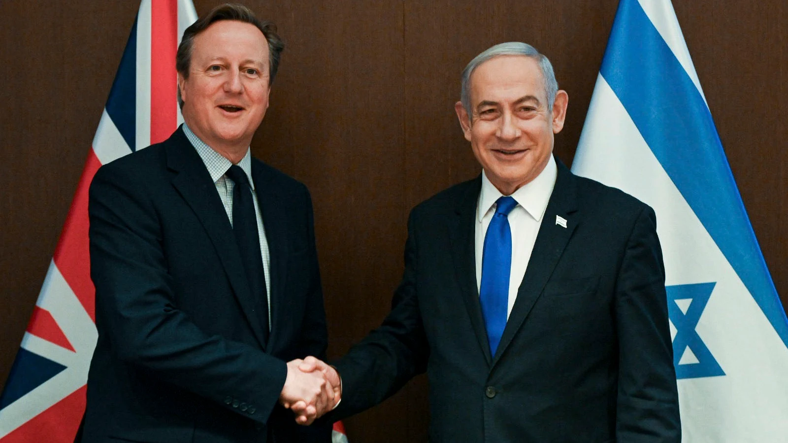David Cameron y Benjamin Netanyahu se saludan en su encuentro David Cameron y Benjamin Netanyahu se saludan en su encuentro