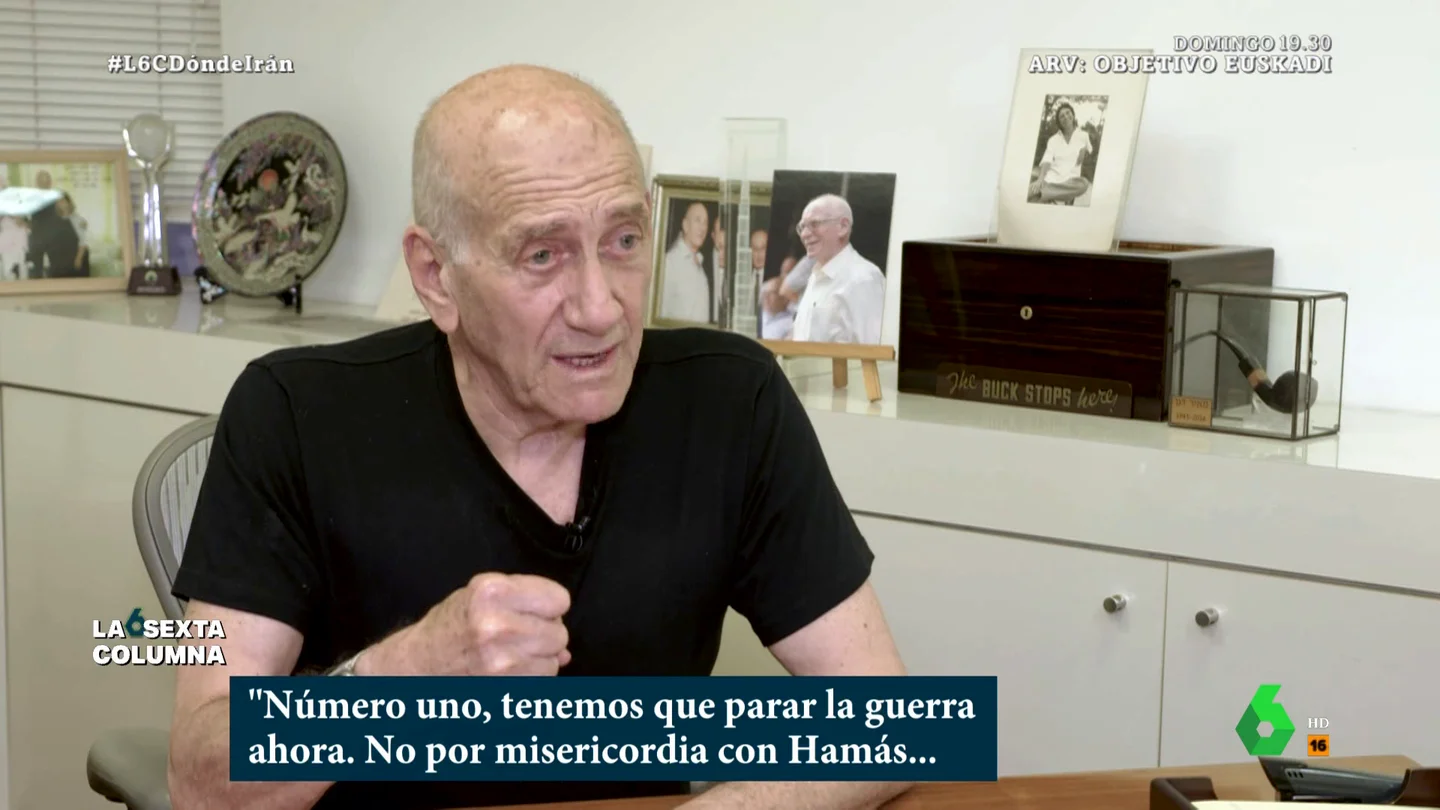 El ex primer ministro de Israel Ehud Olmert defiende la solución de los dos estados El ex primer ministro de Israel, Ehud Olmert, explica en esta entrevista con laSexta Columna su hoja de ruta para la paz en Gaza, si bien señala en este vídeo que "hace falta liderazgo con determinación, valiente, y no lo tenemos ni aquí ni allí".