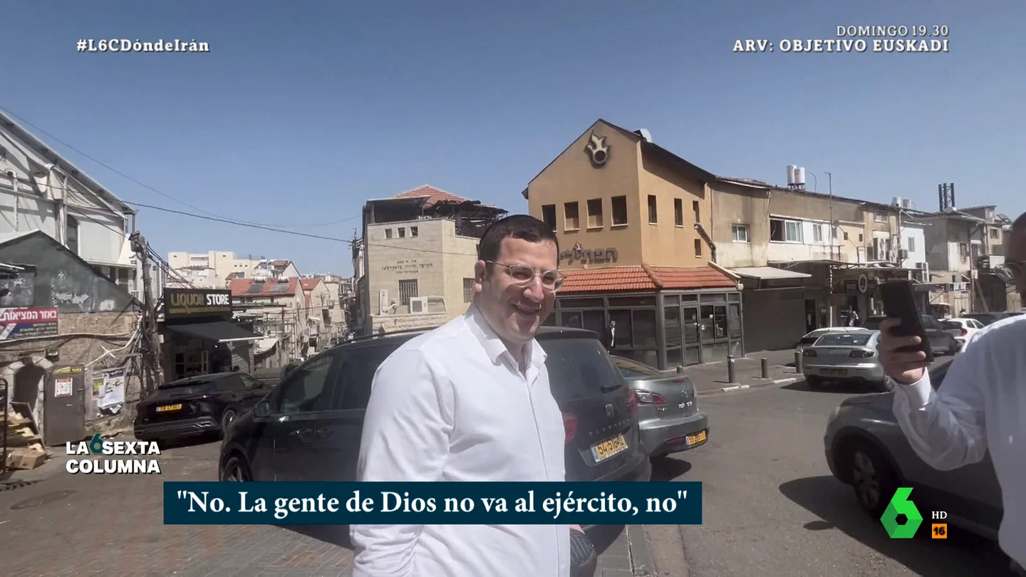 Un ultraortodoxo israelí, a favor de la guerra, pero que la luche otro Exenciones fiscales y ayudas por mantenimiento de hijos o vivienda asequible son algunos de los privilegios que disfrutan la población ultraortodoxa de Israel, un colectivo en crecimiento y con una importante influencia política, como analiza laSexta Columna en este vídeo.