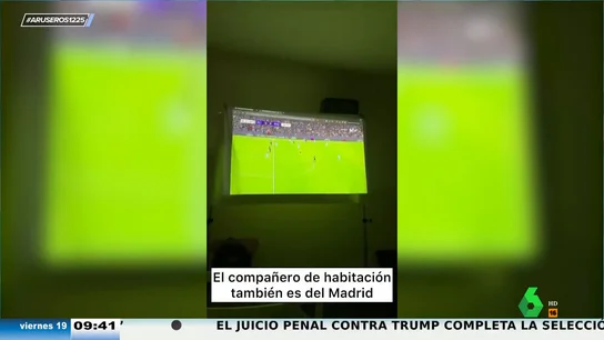 Visita a su amigo en el hospital y le monta un proyector para ver en pantalla grande el City-Madrid en la habitación Visita a su amigo en el hospital y le monta un proyector para ver en pantalla grande el City-Madrid en la habitación