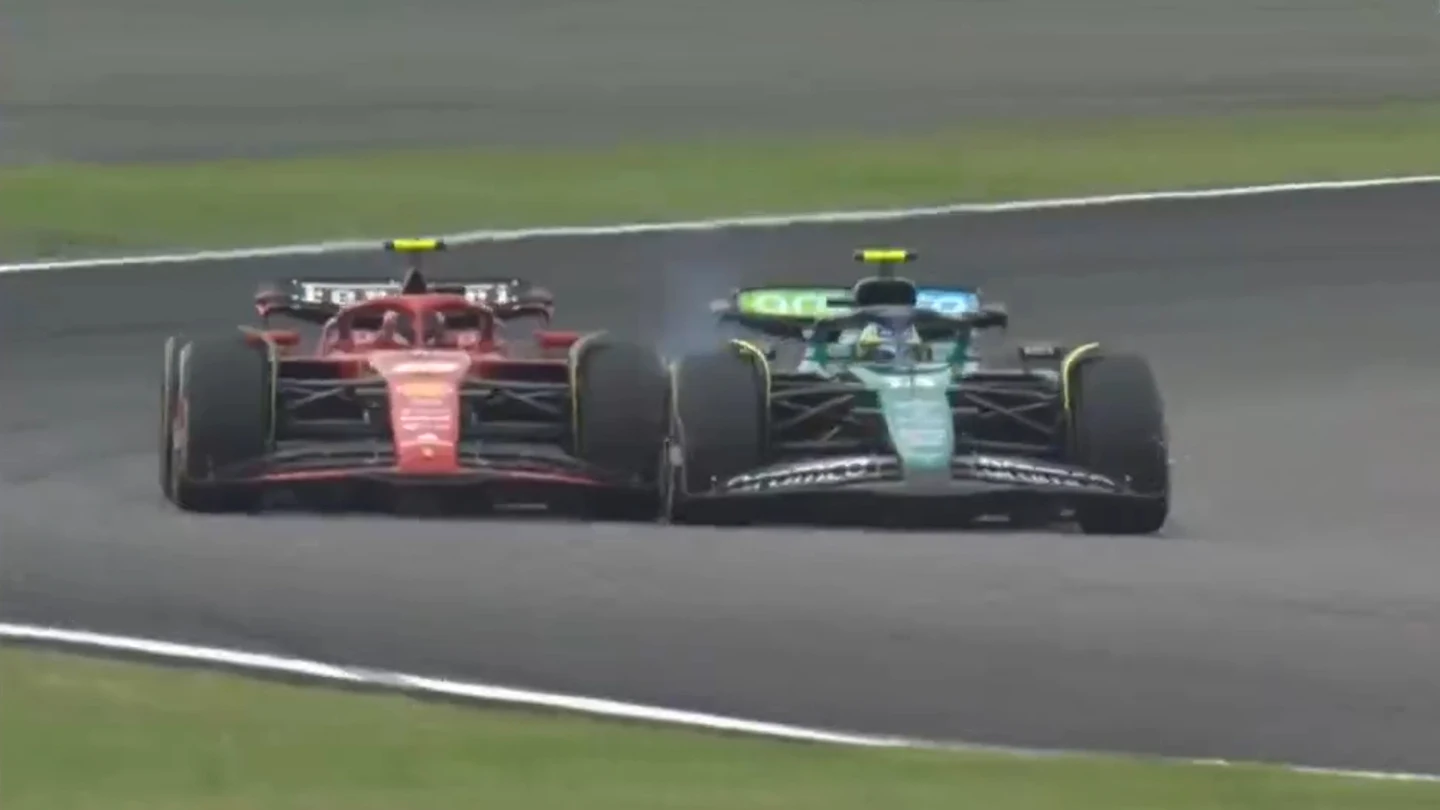 El toque entre Fernando Alonso y Carlos Sainz El toque entre Fernando Alonso y Carlos Sainz