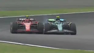 El toque entre Fernando Alonso y Carlos Sainz