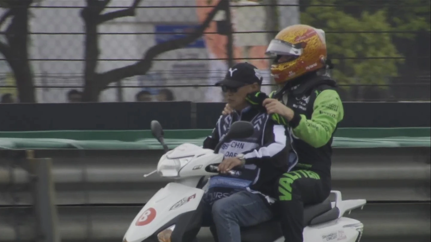 Bottas, en moto abandonado la pista de China Bottas, en moto abandonado la pista de China