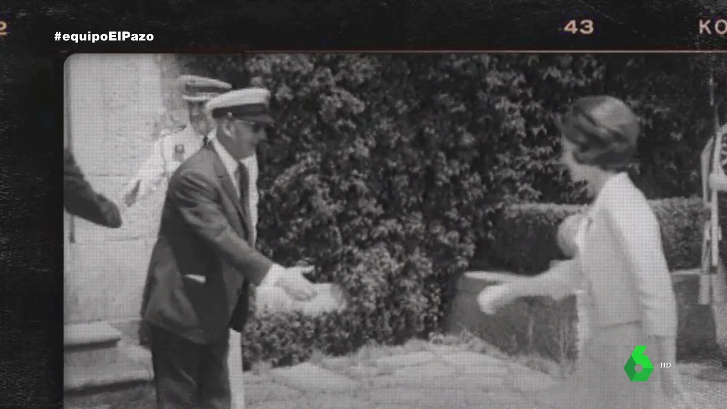 Las imágenes de Francisco Franco recibiendo al rey Juan Carlos y doña Sofía en el pazo de Meirás Las imágenes de Francisco Franco recibiendo al rey Juan Carlos y doña Sofía en el pazo de Meirás