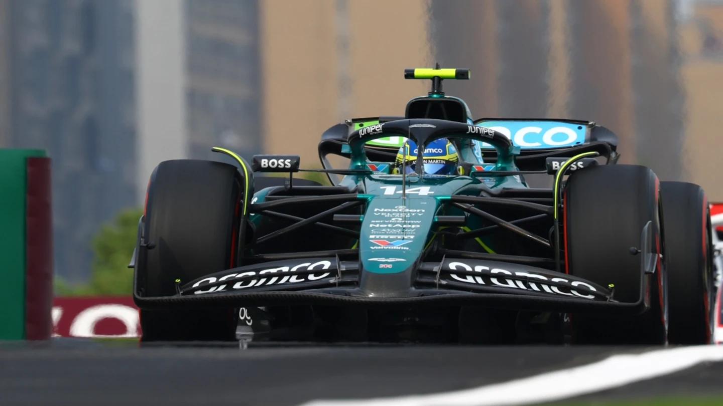 Fernando Alonso, en el Aston Martin Fernando Alonso, en el Aston Martin