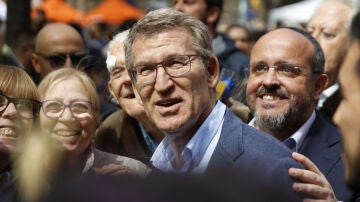 Alberto Núñez Feijóo y el candidato del PP a la Generalitat, Alejandro Fernández. 
