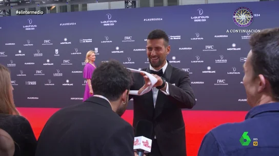 Isma Juárez consigue que Novak Djokovic le firme una cinta: "A ver cuánto vale esto en Wallapop" Isma Juárez consigue que Novak Djokovic le firme una cinta: "A ver cuánto vale esto en Wallapop"