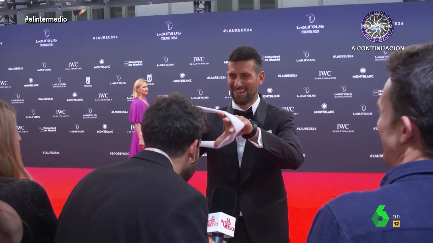 Isma Juárez consigue que Novak Djokovic le firme una cinta: "A ver cuánto vale esto en Wallapop" Isma Juárez consigue que Novak Djokovic le firme una cinta: "A ver cuánto vale esto en Wallapop"