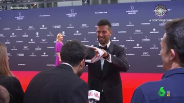 Isma Juárez consigue que Novak Djokovic le firme una cinta: &quot;A ver cuánto vale esto en Wallapop&quot;
