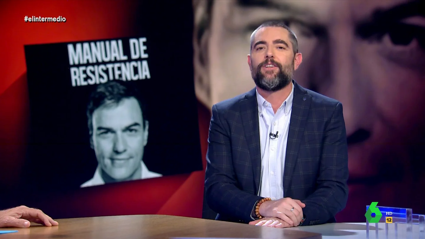 Dani Mateo recuerda las meteduras de pata literarias de Sánchez y Feijóo Pedro Sánchez citando a San Juan de la Cruz cuando la cita es de Fray Luis de León, Feijóo confundiendo el título de '1984' de George Orwell con el año de publicación...Dani Mateo recuerda en este vídeo los lapsus de los políticos por el Día del Libro.