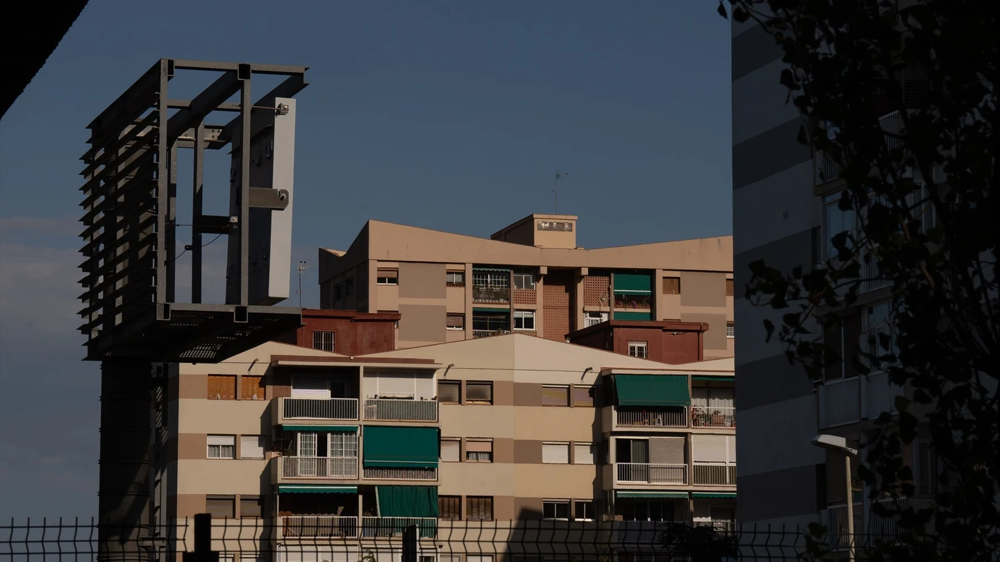 Imagen de archivo. Fachada de un edificio de viviendas en Cataluña. Imagen de archivo. Fachada de un edificio de viviendas en Cataluña.