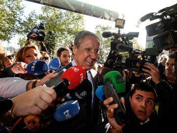 El expresident de la Generalitat y exministro, Eduardo Zaplana, llega a declarar por el caso Erial
