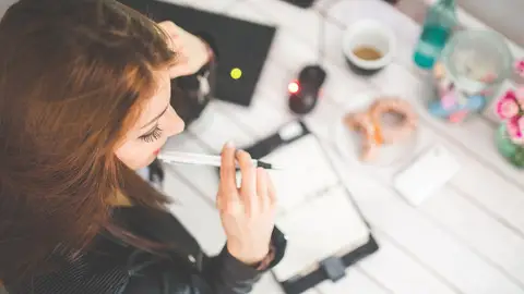 Mujer en el trabajo. Mujer en el trabajo.