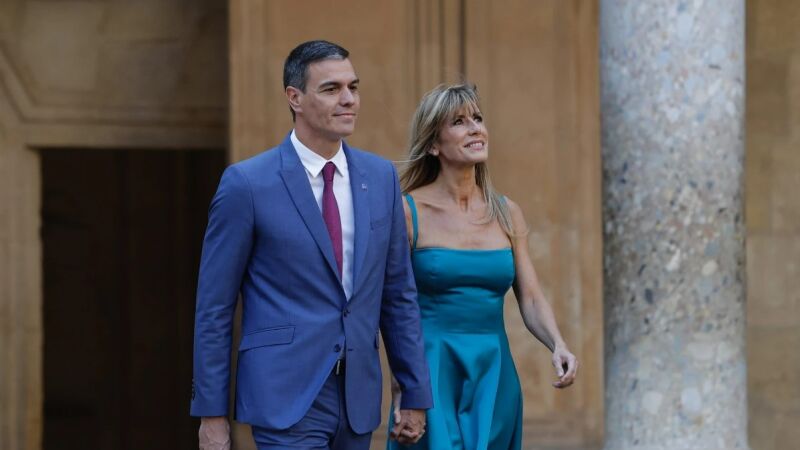 El presidente del Gobierno, Pedro Sánchez, y su mujer, Begoña Gómez.