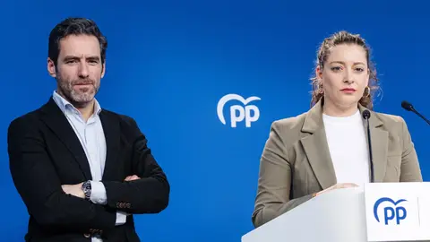 El vicesecretario de Cultura y portavoz del PP, Borja Sémper y la diputada del PP Esther Muñoz