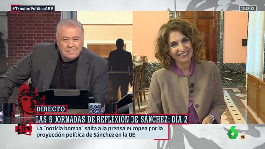 La risa de Montero al ser preguntada por su posible ascenso a presidenta: "Estoy concentrada en ayudar a Sánchez" La risa de Montero al ser preguntada por su posible ascenso a presidenta: "Estoy concentrada en ayudar a Sánchez"