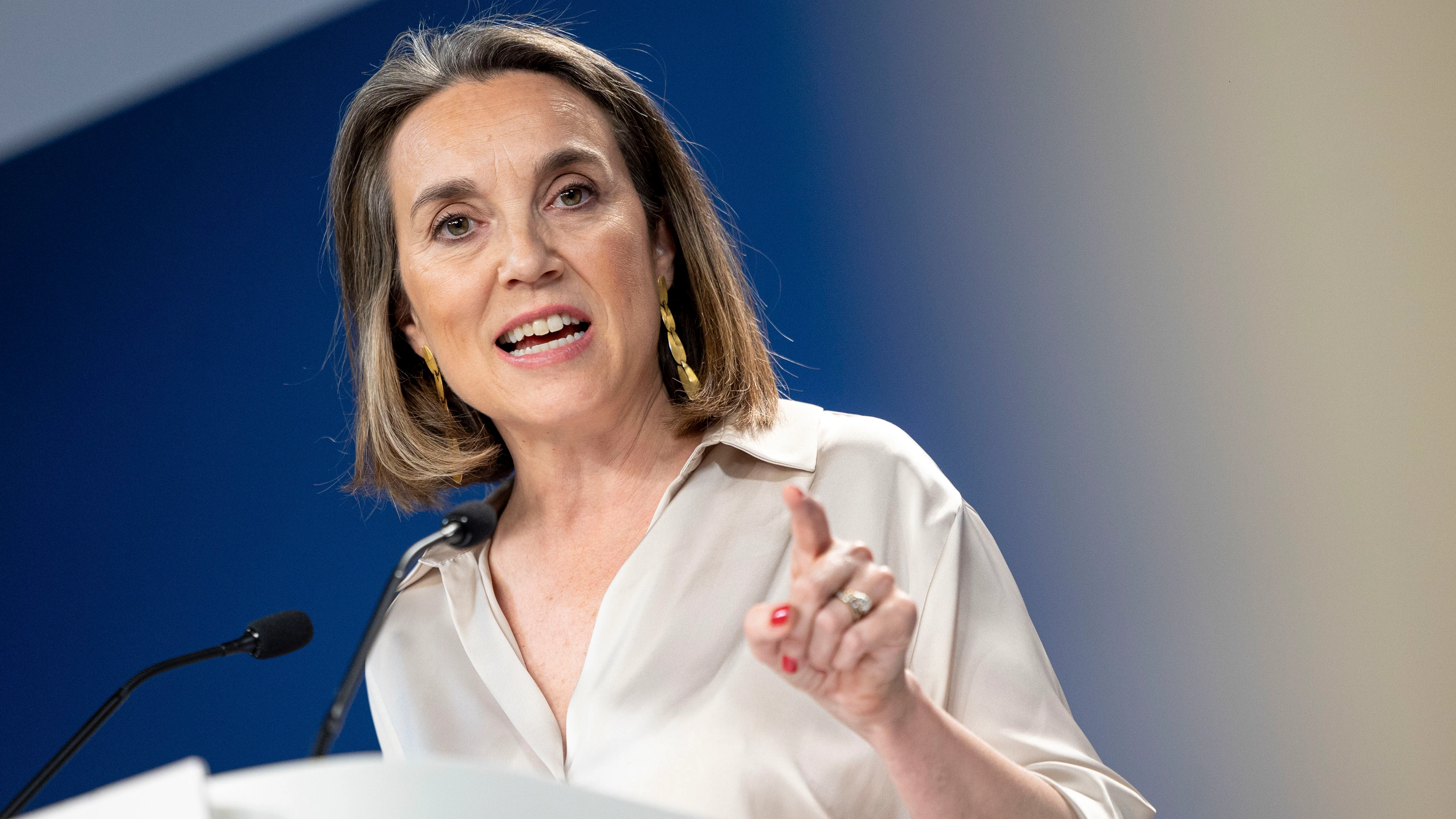 La secretaria general del PP, Cuca Gamarra, durante la rueda de prensa ofrecida este jueves en la sede del partido, en Madrid.