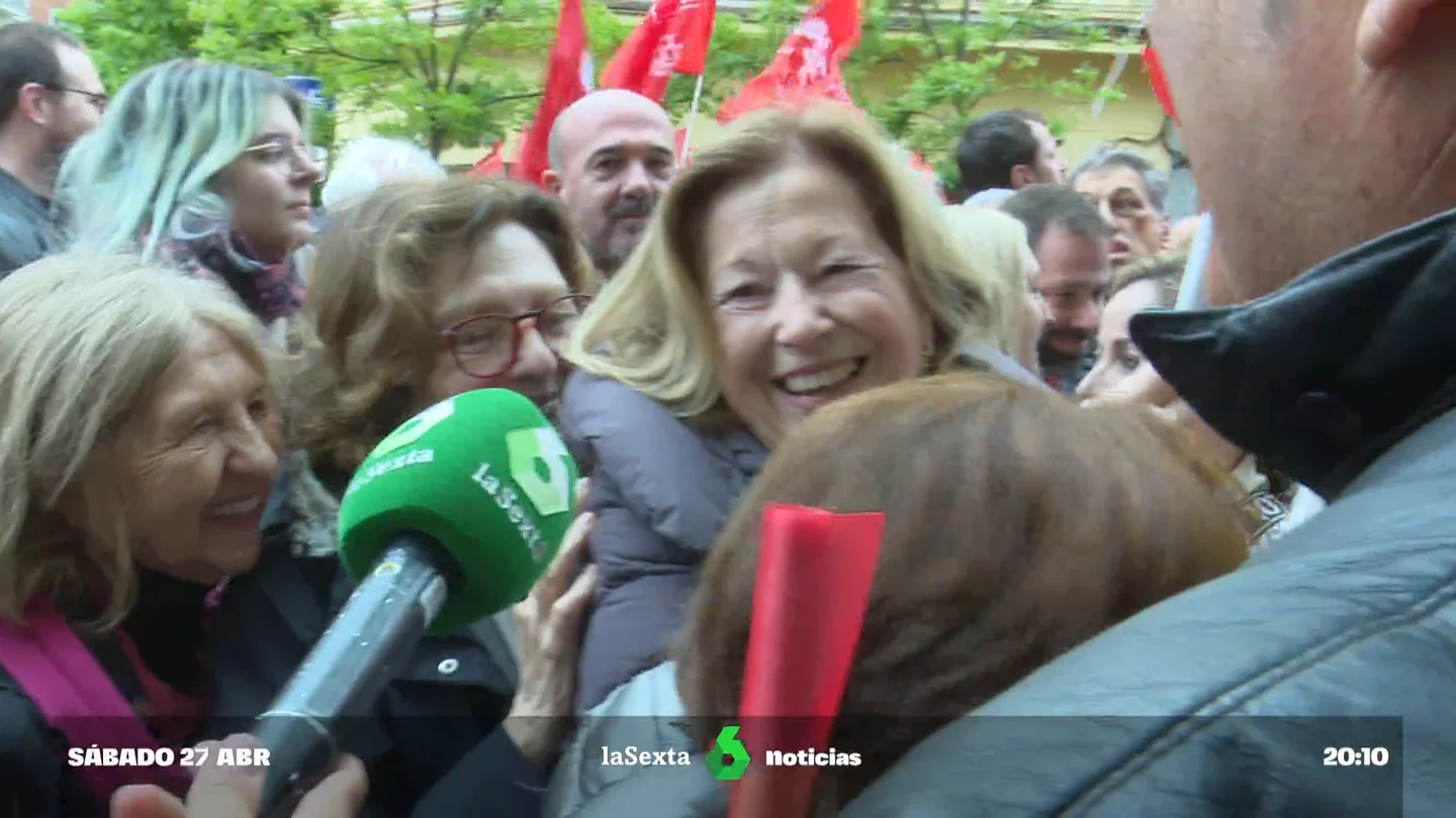 La exmujer de Felipe González en la manifestación en apoyo a Sánchez La exmujer de Felipe González en la manifestación en apoyo a Sánchez