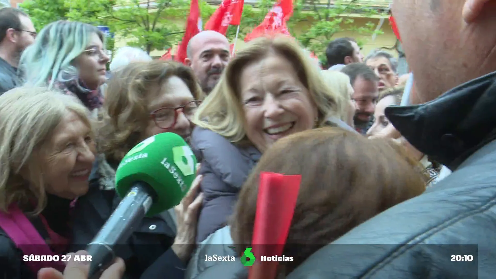 La exmujer de Felipe González en la manifestación en apoyo a Sánchez