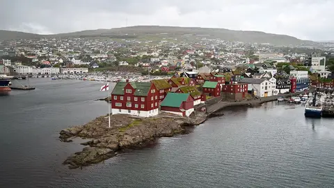 Puerto de Tórshavn, en Islas Feroe Puerto de Tórshavn, en Islas Feroe