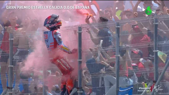 Márquez, de celebración con su gente Márquez, de celebración con su gente