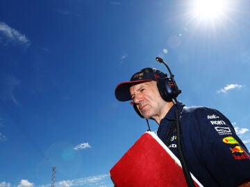 Adrian Newey en la rampa de salida de Red Bull