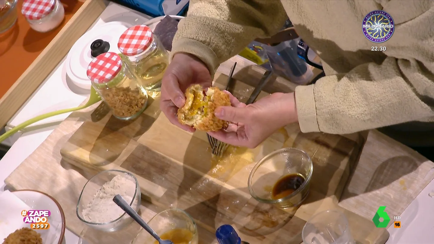 Korokke con yema curada y cebolla 'crunchy': la receta de Gipsy Chef de croquetas de patata japonesas Korokke con yema curada y cebolla 'crunchy': la receta de Gipsy Chef de croquetas de patata japonesas
