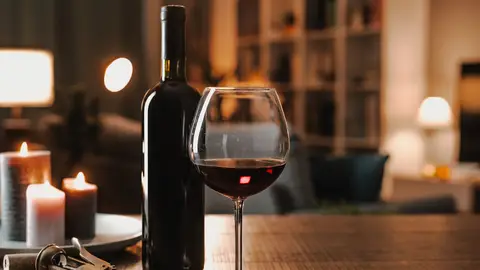 Botella y copa de vino Botella y copa de vino