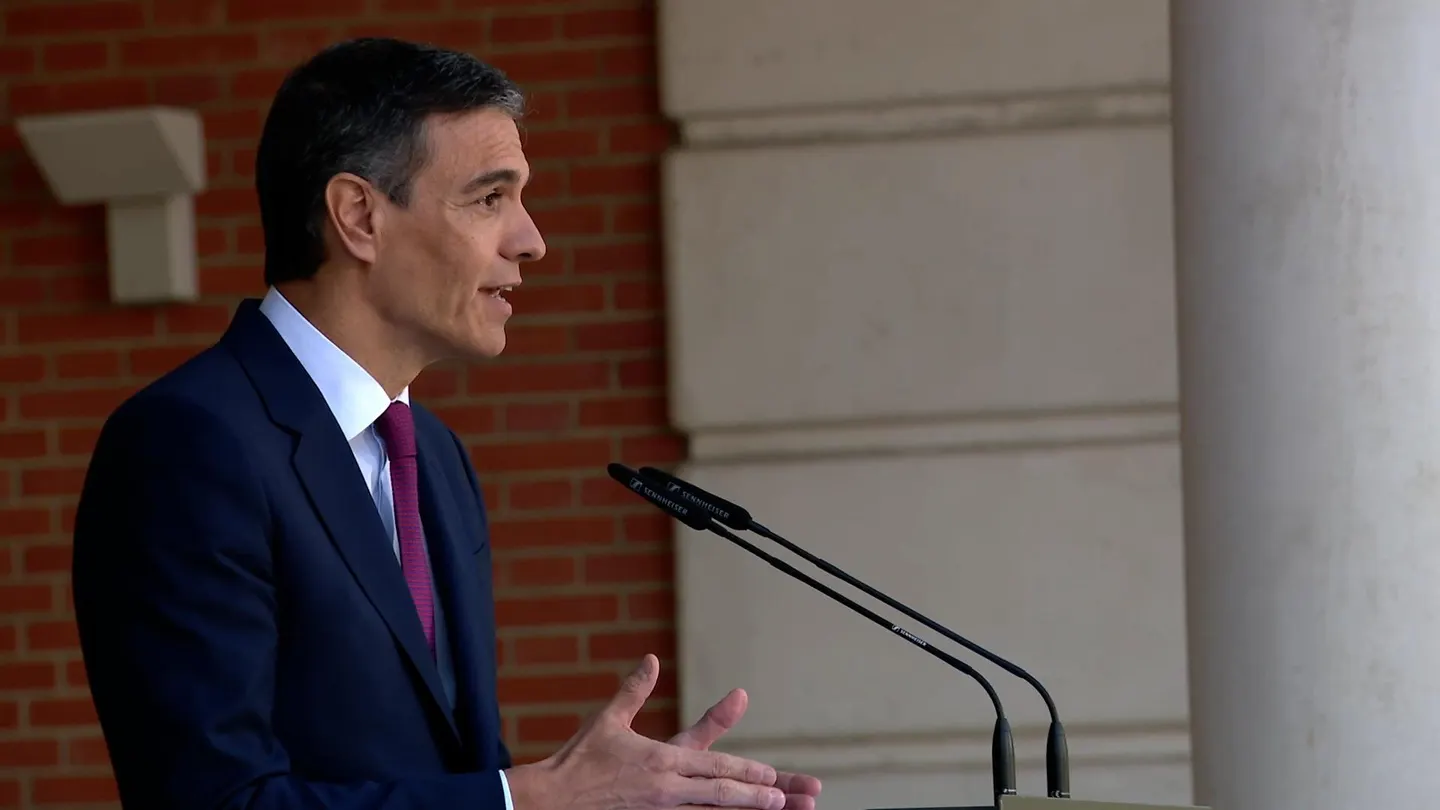 El presidente del Gobierno, Pedro Sánchez, comparece en el Complejo de la Moncloa, a 29 de abril de 2024, en Madrid (España). El presidente del Gobierno, Pedro Sánchez, comparece en el Complejo de la Moncloa, a 29 de abril de 2024, en Madrid (España).