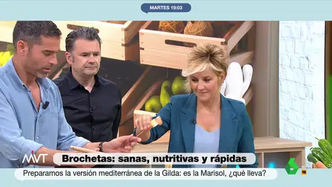 Cristina Pardo confiesa que "no soy nada partidaria del melón" y prueba una brocheta de Pablo Ojeda que mezcla este producto con salmón a la plancha y un toque de soja. Su reacción, en este vídeo de Más Vale Tarde.