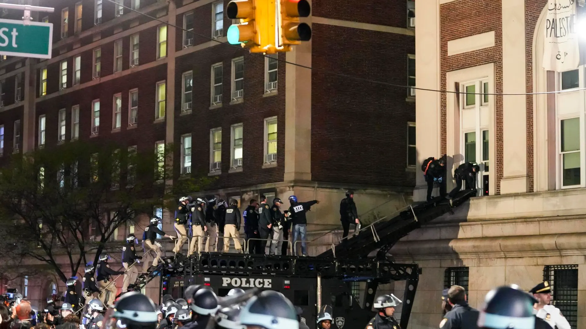 La Policía de Nueva York irrumpe en la Universidad de Columbia