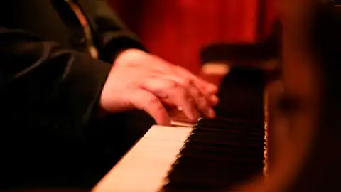 Felicita el día de la madre con una canción compuesta por la IA Felicita el día de la madre con una canción compuesta por la IA