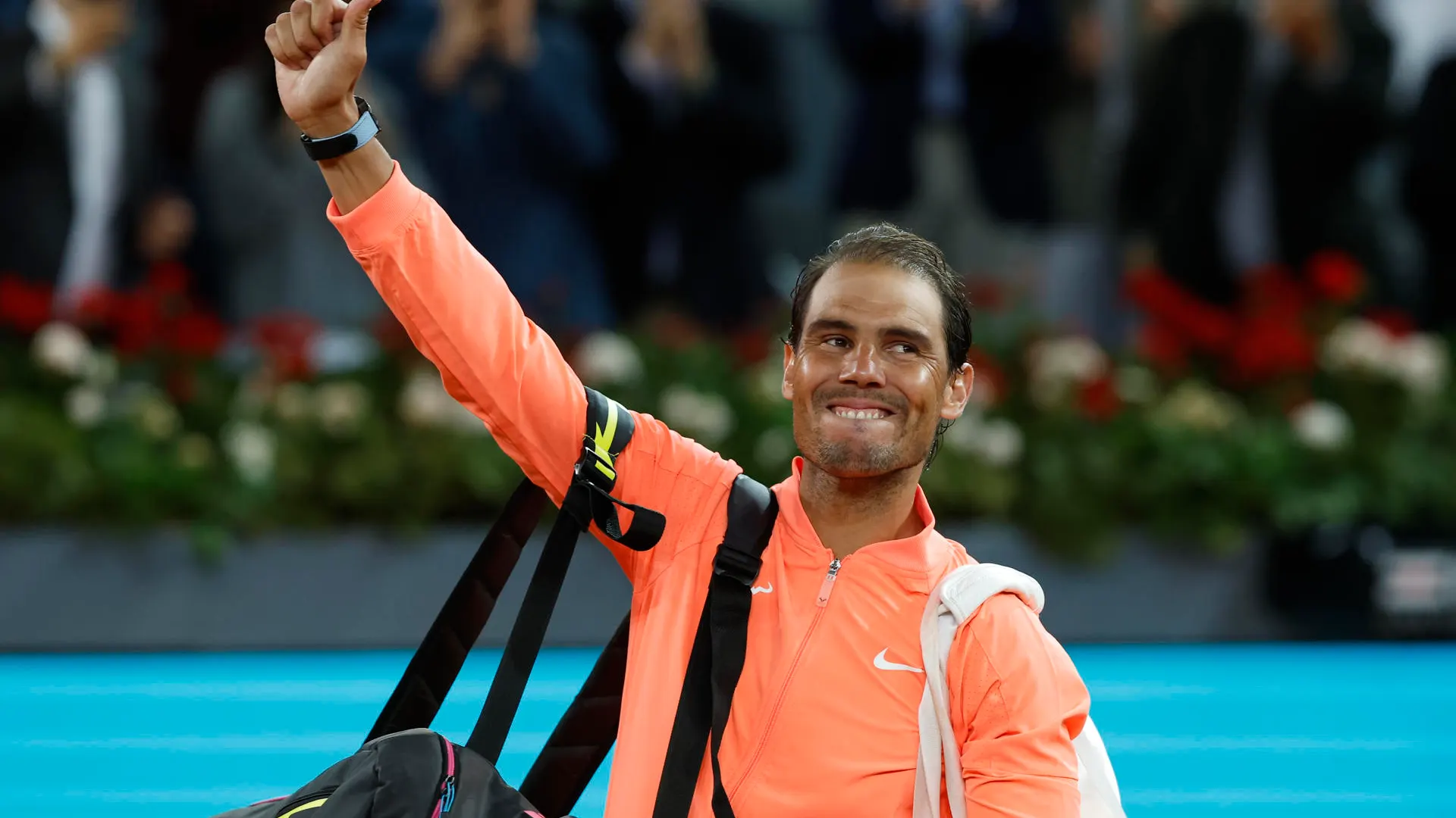 Rafa Nadal se despide del público de la Caja Mágica, en Madrid