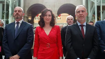 La presidenta de la comunidad de Madrid, Isabel Díaz Ayuso, acompañada por el ministro de Política Territorial y Memoria Democrática, Víctor Ángel Torres.