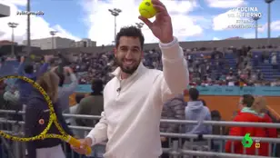 Isma Juárez consigue una pelota de Carlos Alcaraz: &quot;Esto me ha reconciliado con el tenis español&quot;