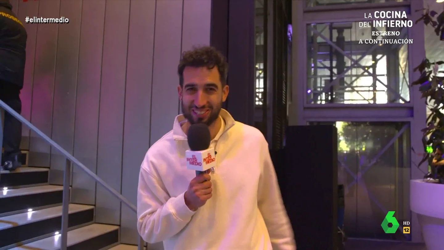 "Le quería desear suerte, pero la verdad es que no, yo soy del Barça": así ha sido el 'encuentro' de Isma Juárez con Luka Modrić "Le quería desear suerte, pero la verdad es que no, yo soy del Barça": así ha sido el 'encuentro' de Isma Juárez con Luka Modrić