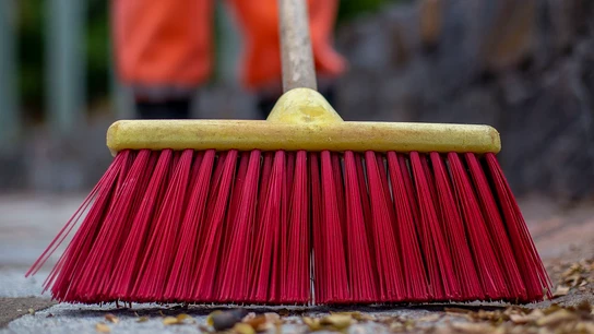 Imagen de archivo de la escoba de un barrendero Imagen de archivo de la escoba de un barrendero