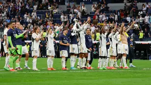 El Real Madrid celebra un triunfo con su afición