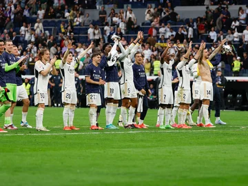 El Real Madrid celebra un triunfo con su afición