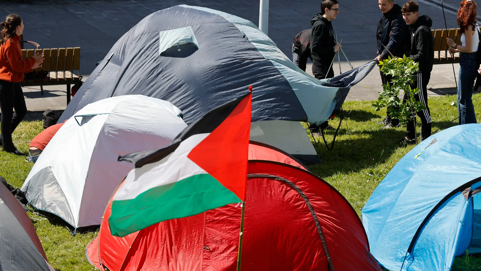 Acampada propalestina en la Universidad del País Vasco en Leioa