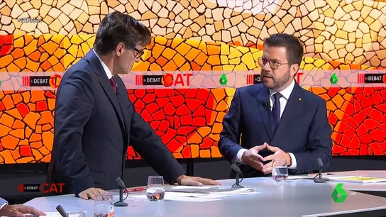 Aragonès avisa a Illa por las encuestas: "Vigile que no se le vaya a quedar cara de Feijóo" Aragonès avisa a Illa por las encuestas: "Vigile que no se le vaya a quedar cara de Feijóo"