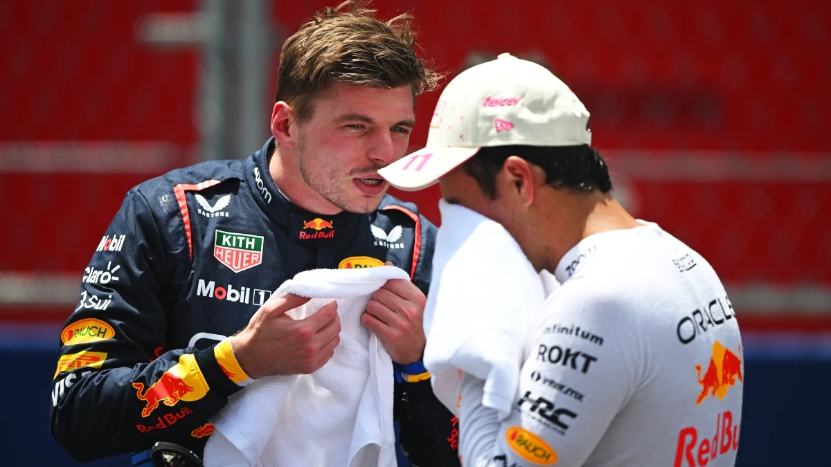 Max Verstappen habla con Sergio Pérez