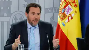 El ministro de Transportes, Óscar Puente, durante la rueda de prensa posterior a la reunión del Consejo de Ministros, este martes en Moncloa. 