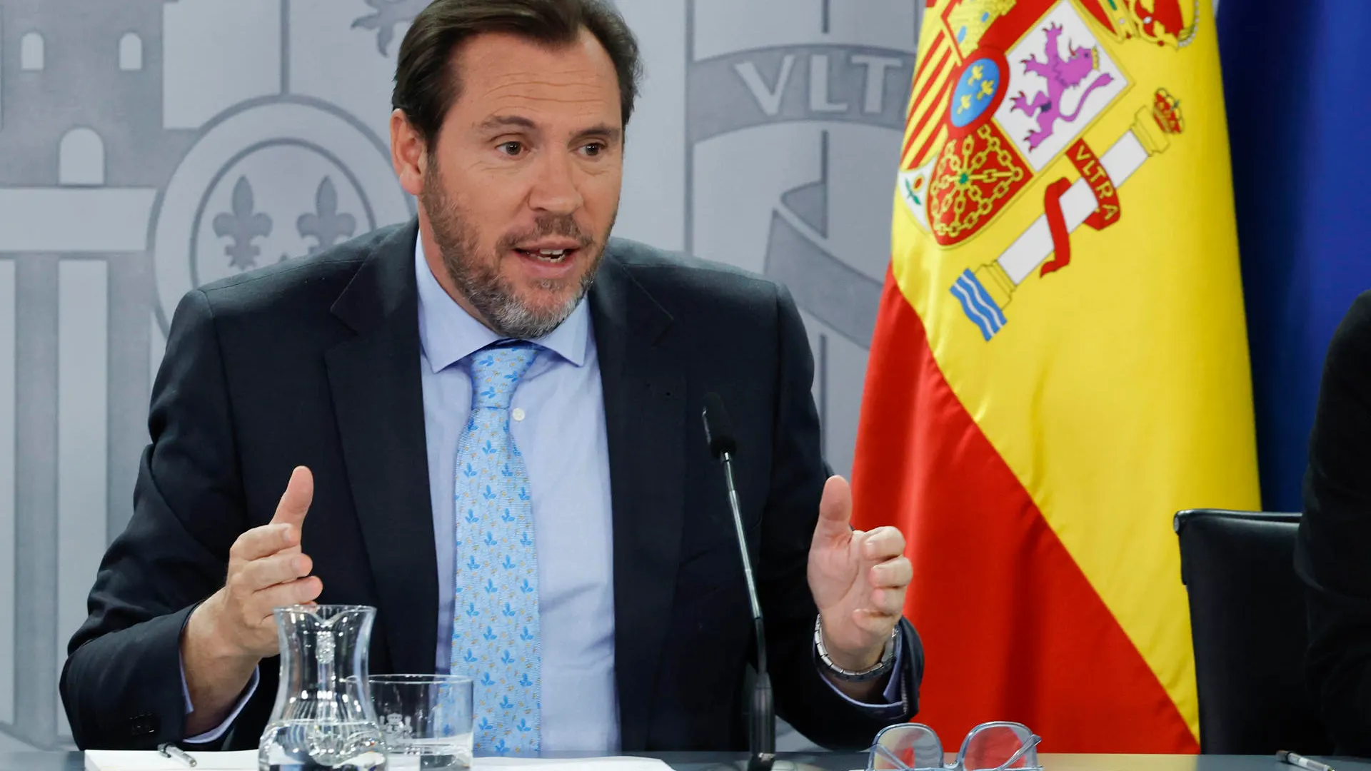 El ministro de Transportes, Óscar Puente, durante la rueda de prensa posterior a la reunión del Consejo de Ministros, este martes en Moncloa. 