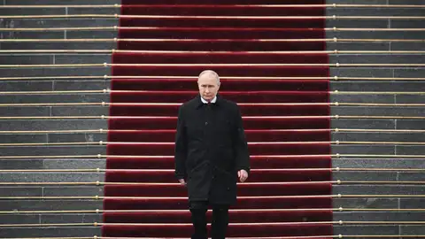 El presidente de Rusia, Vladimir Putin, renueva su presidencia.