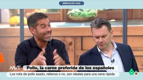 "La salsa César es una de la que más calorías tiene", afirma rotundo Pablo Ojeda en este vídeo de Más Vale Tarde donde cocina pollo envasado para Iñaki López y Cristina Pardo y defiende su uso en las ensaladas.