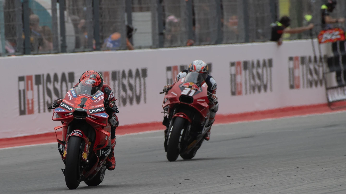 Pecco Bagnaia y Pedro Acosta Pecco Bagnaia y Pedro Acosta