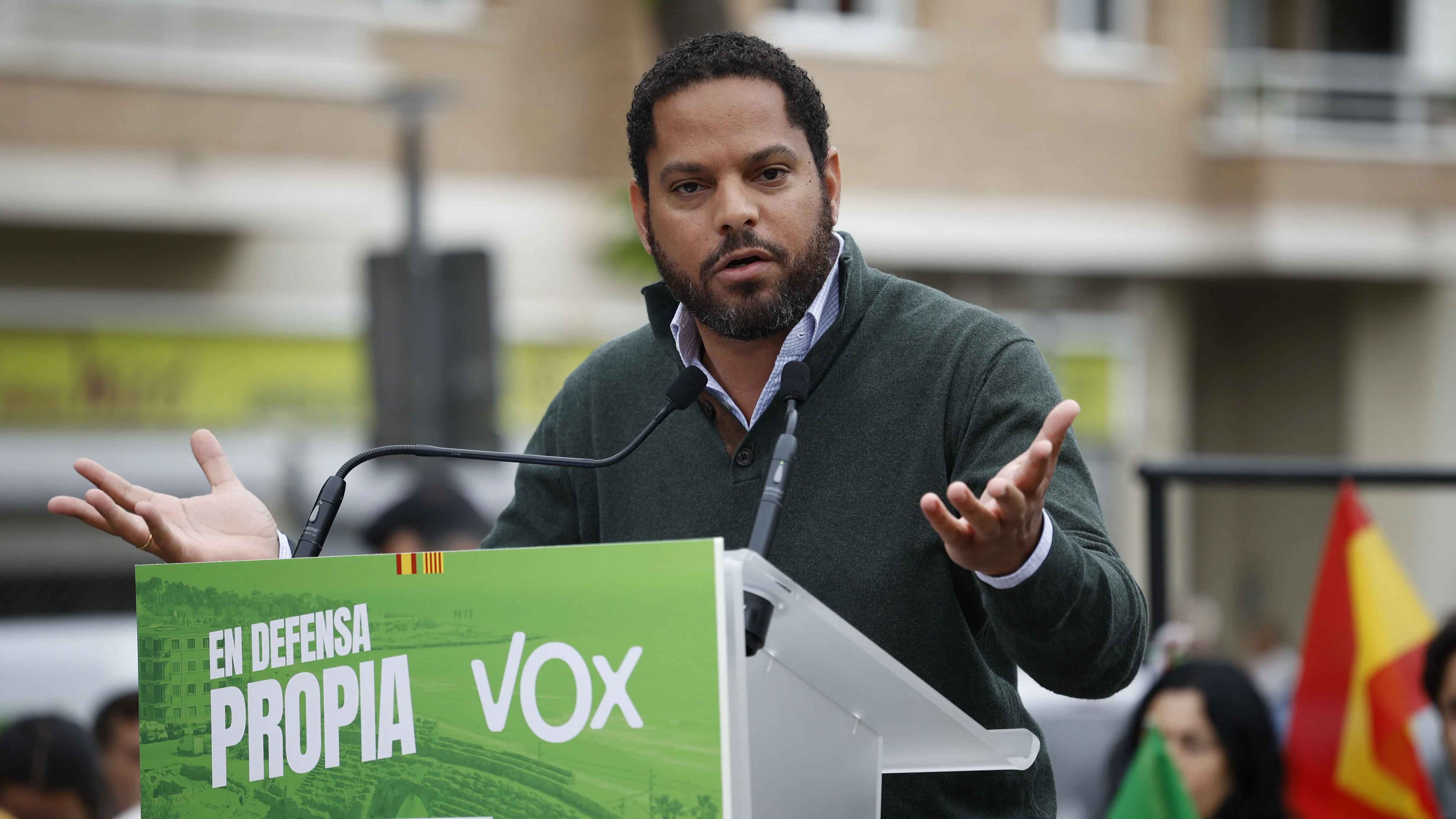 El secretario general y candidato de VOX a las elecciones catalanas del 12 de mayo, Ignacio Garriga, durante un mitin de VOX.